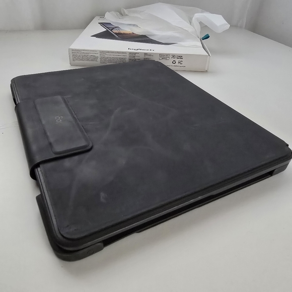 Logitech Slim Folio Pro iPad Pro 12.9 3rd 4th Gen Keyboard Case Backlit Bluetoot